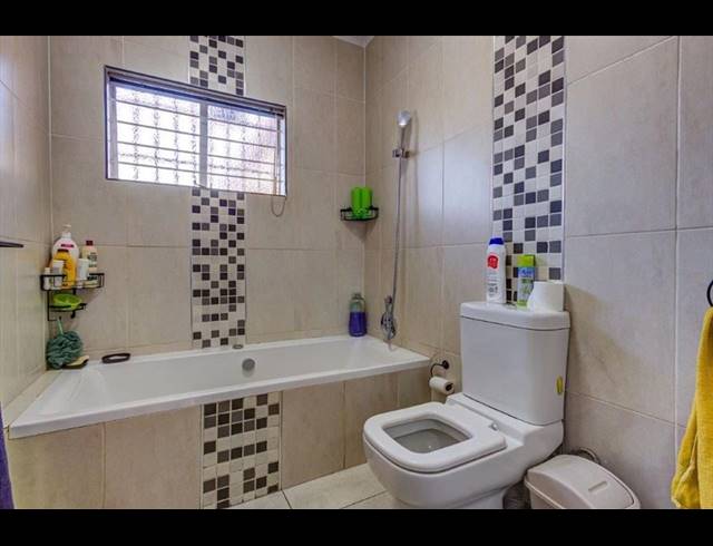 3 BEDROOM TOWNHOUSE FOR SALE IN EDLEEN